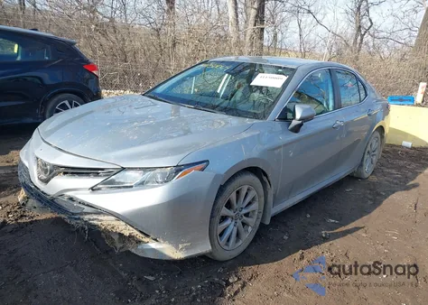 2020 Toyota Camry Le Awd z USA, uszkodzony, nr VIN 4T1C11BK8LU016096